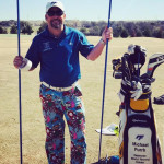 Mike Furrh posiert mit seinen Schäften. (Foto: Instagram/@themikerausch)