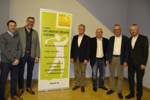 Auf der Mitgliederversammlung des GC Reutlingen-Sonnenbühl standen Vorstandswahlen auf der Tagesordnung. Die neuen Vorstände, von links: Jugendwart Dirk Herrmann, Spielführer Michael Reiher, Präsident Matthias Eschle, Vizepräsident Udo Paul, Schatzmeister Helmut Lohrmann und Pressevorstand Jürgen Schaal. Nicht auf dem Foto ist Marco Freyers, Greenkeeping-Vorstand. Fotos: Golfclub Reutlingen-Sonnenbühl e.V.(Bildquelle: GC Reutlingen Sonnenbühl)