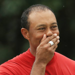 Tiger Woods berührt nach seinem Sieg beim US Masters 2019. (Foto: Getty)