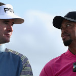 Bubba Watson (l.) veralbert Tiger Woods gern mit sinnfreien WhatsApp-nachrichten. (Foto: Getty)