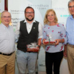 v.l.n.r. Schirmherr Prof. Dr. Heinz-Walter Große (Vorstand B. Braun Familienholding SE & Co. KG), Tobias Hess, Katharina Quirmbach, Bernhard Läpke (Vorsitzender Verein Projekt Schmetterlinge e.V.). (Bild: GC Wissmannshof)