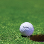 Spektakuläre Schläge, Hole-in-ones und lange Putts gehören beim Golf dazu. Steigern lässt sich die Spannung mit dem Abschluss von Sportwetten. (Foto: Pexels / pixabay.com)