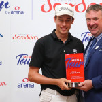 Mit unglaublichen 15 Jahren gewinnt Josh Hill die Al Ain Open auf der MENA Tour. (Foto: Twitter/@theMENATour)