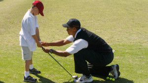 Zwar nicht von Tiger Woods, doch auch bei uns finden Sie zahlreiche grandiose Tipps, um Ihr Golfspiel zu verbessern. (Foto: Getty)