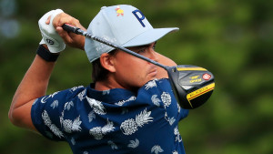 Rickie Fowler rockt nicht nur die Outfits sondern auch den neuen Cobra King Speedzone Driver. (Foto: Getty)