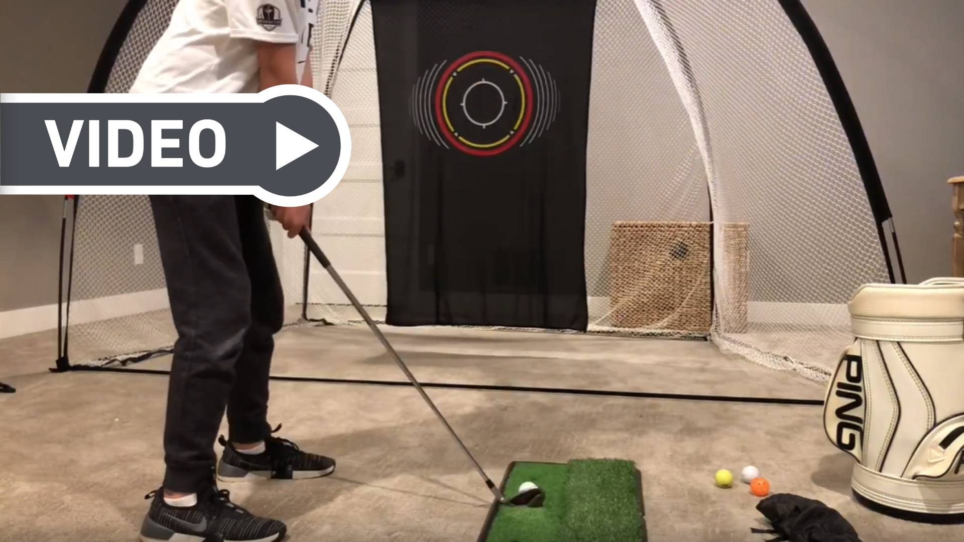 Golftraining mit dem Golfnetz in der Garage 