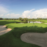 Der Beckenbauer Golf Course gilt als Aushängeschild des Resorts. Denn besonders der Beckenbauer Course hat stark ondulierte, teils tückische Fairways, die für manche Überraschung sorgen. (Foto: Quellness Resort)
