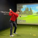 Martin Kaymer nutzt den Trackman, um die verschiedensten Golfplätze der Welt zu spielen. (Foto: BMW Group)