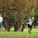 Angesichts Corona, mach es wie diese beiden Herren: Sei umsichtig und halte Abstand. (Foto: Getty)
