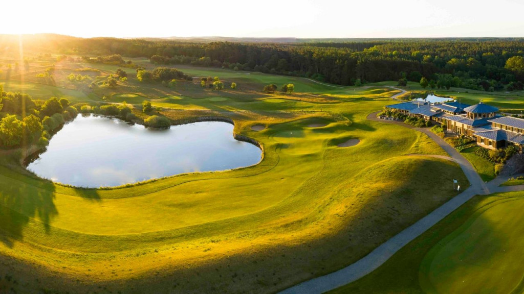 Im WinstonGolf Resort erwarten Sie zwei der besten 18-Loch-Golfplätze Deutschlands, wildromantische Natur Mecklenburgs, attraktive Arrangements und vieles mehr. (Foto: Stefan von Stengel)