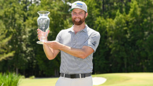 Glücklicher Sieger: Chris Kirk gewinnt auf der Korn Ferry Tour. (Foto: Twitter/@KornFerryTour)