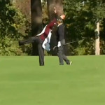 Bernhard Langer freut sich über sein Eagle-Hole-Out. (Foto: Twitter/@Championstour)