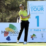 Marcel Schneider am ersten Abschlag des Challenge Tour Grand Final (Foto: Getty)