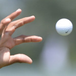 Geht es dem Golfball bald an den Kragen? Noch fliegt er, so weit er kann. (Foto: Getty)