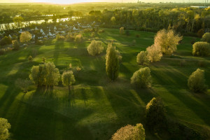 Stadtnah, kurz und knackig: Die revitalisierte Anlage von "Red Golf" im Hamburger Stadtteil Moorfleet.(Foto: Red Golf)