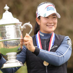 A Lim Kim hält die Harton S. Semple Trophy (Foto: Getty)