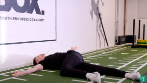 Simon Tholl, Sportwissenschaftler bei Daniel Philipp Personal Training, trainiert Deine Beweglichkeit im Lockdown. (Foto: Golf Post)