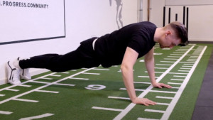 Simon Tholl, Sportwissenschaftler bei Daniel Philipp Personal Training, trainiert Deine Beweglichkeit im Lockdown. (Foto: Golf Post)