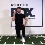 Simon Tholl, Sportwissenschaftler bei Daniel Philipp Personal Training, trainiert Deine Beweglichkeit im Lockdown. (Foto: Golf Post)