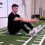 Simon Tholl, Sportwissenschaftler bei Daniel Philipp Personal Training, trainiert Deine Beweglichkeit im Lockdown. (Foto: Golf Post)