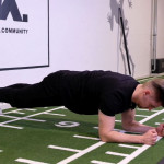 Simon Tholl, Sportwissenschaftler bei Daniel Philipp Personal Training, trainiert Deine Beweglichkeit im Lockdown. (Foto: Golf Post)