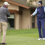 Russell Knox im Gespräch mit dem Offiziellen: Strafschlag oder nicht? (Foto: Getty)