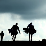 Die große Hilfe im Hintergrund: Mit Rat und Tat stehen Caddies ihrem Profi zur Seite. (Foto:Getty)