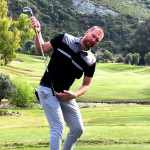 Golftraining mit Birdietrain erklärt Ihnen, wie Sie die Hüfte im Abschwung richtig bewegen. (Foto: Youtube.com/Birdietrain)