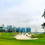 Drive Richtung Downtown: Loch 5 ist eine Art Signature Hole des Serapong Course im Sentosa Golf Club vor den Toren von Singapur. (Foto: Michael F. Basche)