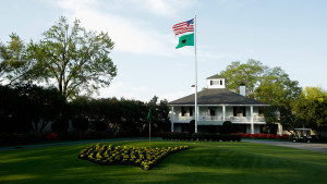 Das Clubhaus des Augusta National mit dem Birds Nest, in dem heute Amateure nächtigen können. (Foto: Getty)