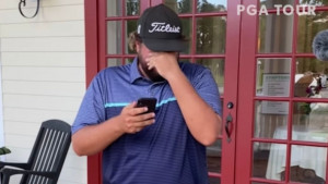 Der emotionale Moment, als Michael Visacki seinem Vater von seinem bisher größten Erfolg berichtet. (Foto: @pgatour / Instagram)