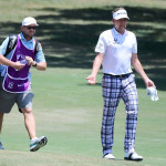 Ian Poulter wird wegen langsamen Spiels beobachtet und reagiert in typischer "Poulter-Manier". (Foto: Getty)