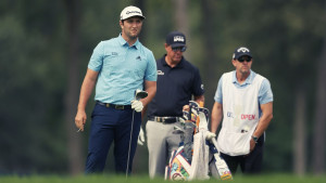 Jon Rahm hat bis heute eine besondere Verbindung zu den Gebrüdern Mickelson. (Foto: Getty)