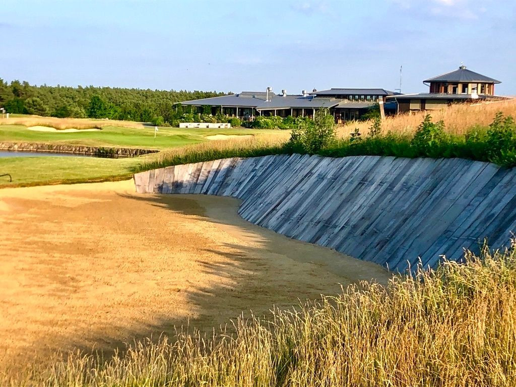 Loch 18 und Clubhaus. (Foto: Jürgen Linnenbürger)