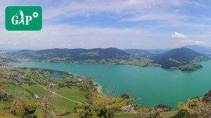 Ausblick von der Drachenwand auf Orte am Mondsees und den Golfclub Mondsee. (Foto: H. Raab)