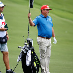 Auch bei Profis beliebt: Jason Dufner mit seinem Standbag. (Quelle: Getty)