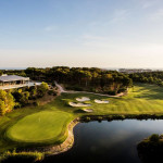 INFINITUM - Entdecken Sie Europas bestes Lifestyle-Erlebnis mit Golf der Weltklasse, einer modernen Gastronomie, Aktivitäten abseits des Golfplatzes und einem modernen Strand-Club. (Foto: Infinitum)