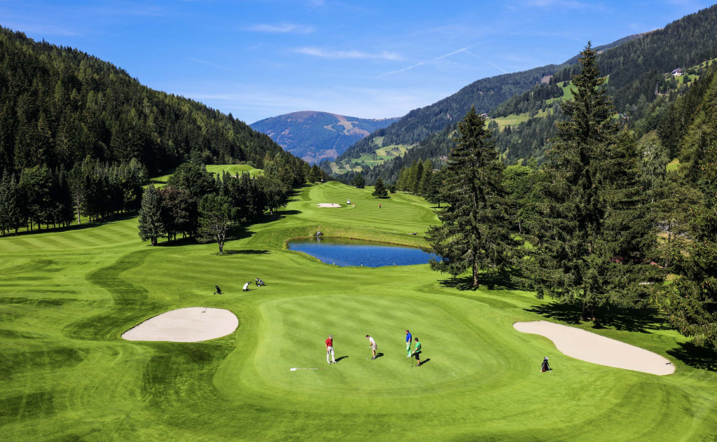 Blick auf die 1 und die neunte Bahn (Foto: Kärnten Werbung)