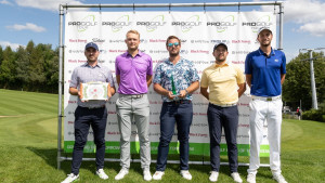 Die Top-Vier und der bester Amateur Maximilian Heller. Von rechts: Victor Veyret, Philip Bootsma, Mathieu Decottignies Lafon, Henry Simpson, Maximilian Heller. (Foto: Pro Golf Tour)