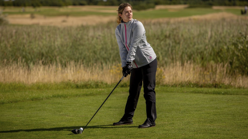 Die FootJoy HydroSeries HydroKnit Jacke für Damen hält Sie trocken. (Foto: FootJoy)