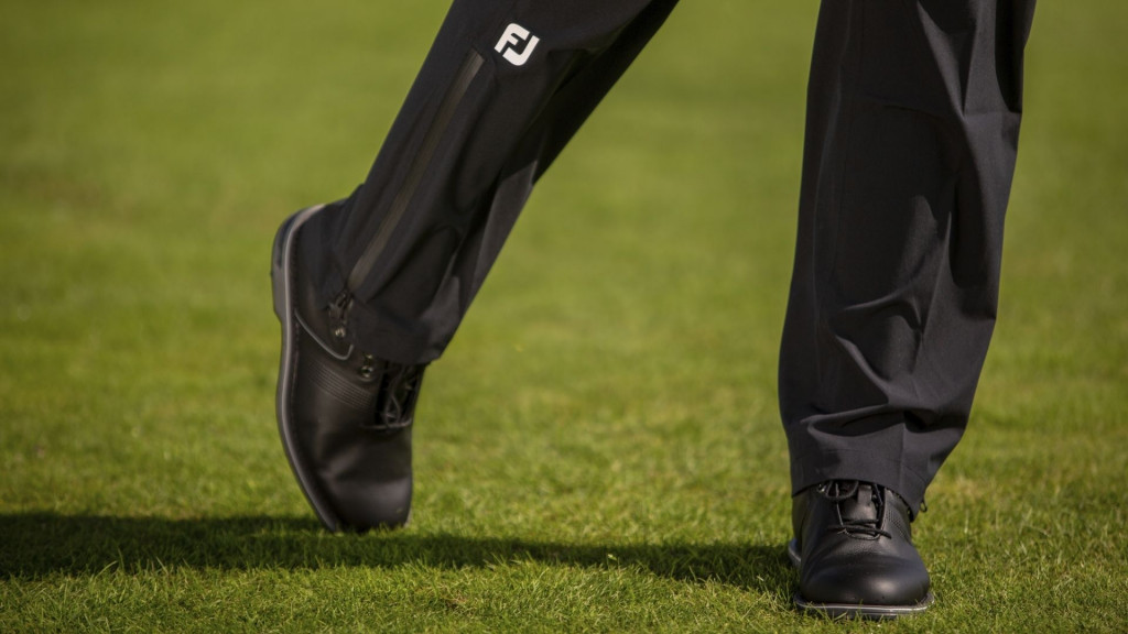 Die FootJoy HydroSeries HydroLite Regenhose kann als Überzieh-Hose oder als eigenständige Hose fungieren. (Foto: FootJoy)