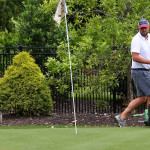 Marc Leishman präpariert sein Gartengrün. Wir stellen günstigere Methoden für das Heimtraining vor. (Quelle: Getty Images)