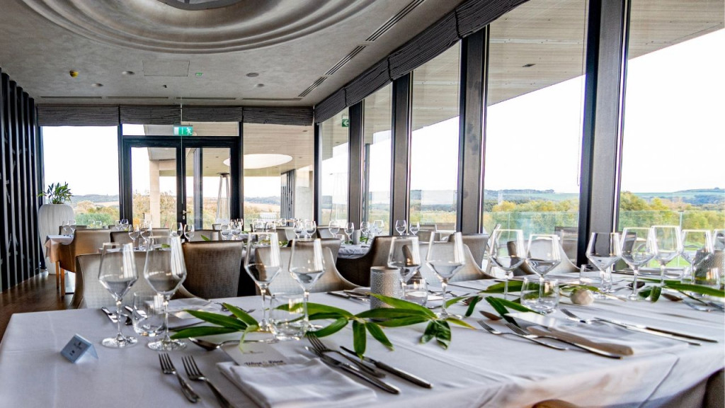 Das Clubhaus samt Restaurant bietet Möglichkeiten für das Essen nach der Runde oder als Veranstaltungsort für Feiern. (Foto: Zala Springs Golf Resort)