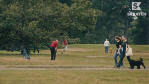 Adventures in Golf ist auf den Hund gekommen. (Foto: Youtube/Skratch)