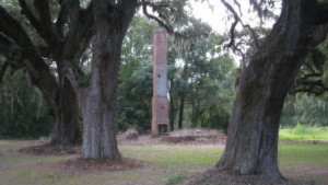 Gedenktafel des Sklavenfriedhofs auf dem Willbrook Plantation Golf Course (Foto: charliebomber/Flickr)