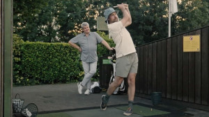 Golf Post Autor Michael Basche (l.) im Austausch mit Erik Lang über die Platzreife. (Screenshot:Youtube/@skratch)