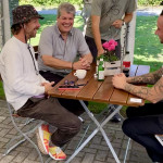 Spaß bei der Arbeit: Deutschland-Besucher Erik Anders Lang, Golflehrer Kevin Kunze und der Autor. (Foto: Michael F. Basche)