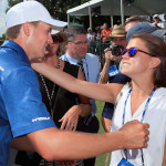 Jordan Spieth hatte seiner Frau nach seinem Risikoschlag so einiges zu erklären. (Foto: Getty)