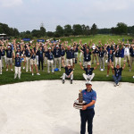 Wer als Volunteer bei der Porsche European Open mithilft, genießt einige Vorzüge - und darf am Ende sogar mit aufs Siegerfoto! (Foto: PEO)