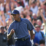 Tiger Woods nach seinem mittlerweile 25 Jahre alten Hole-in-One. (Foto: Getty)